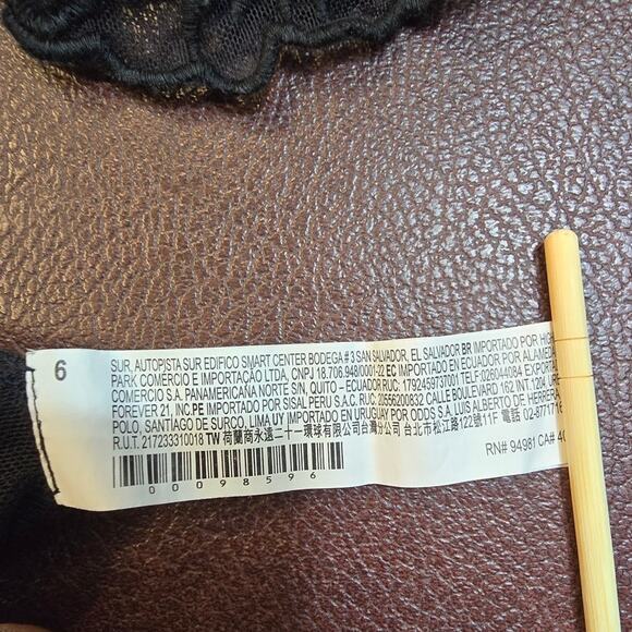 Forever 21 Womens Top Sz S Black Floral Sheer Lace Short Sleeve Round Neck - Picture 5 of 6